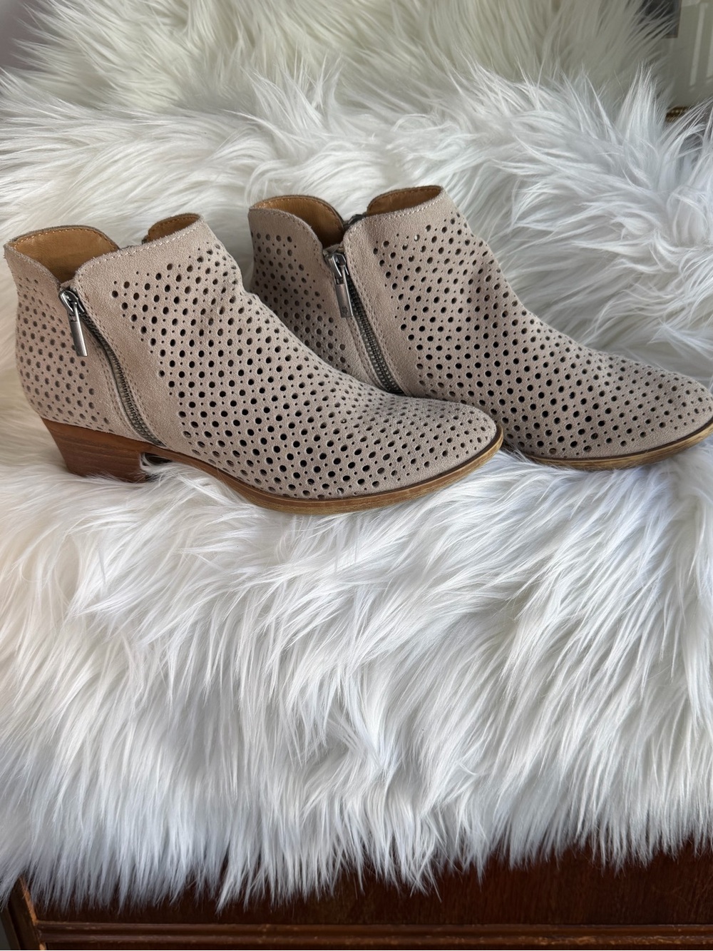 Luck Brand Light Gray Suede Perforated Ankle Boots Two Side Zippers 8.5